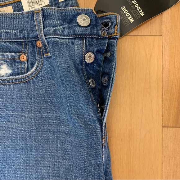 BRAND NEW W TAGS Levi Wedgie jeans - Picture 10 of 10